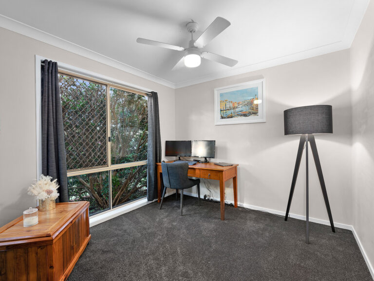 2 Diosma Close, Yamanto, QLD 4305
