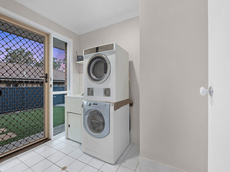 2 Diosma Close, Yamanto, QLD 4305