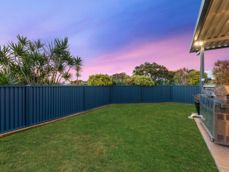 2 Diosma Close, Yamanto, QLD 4305