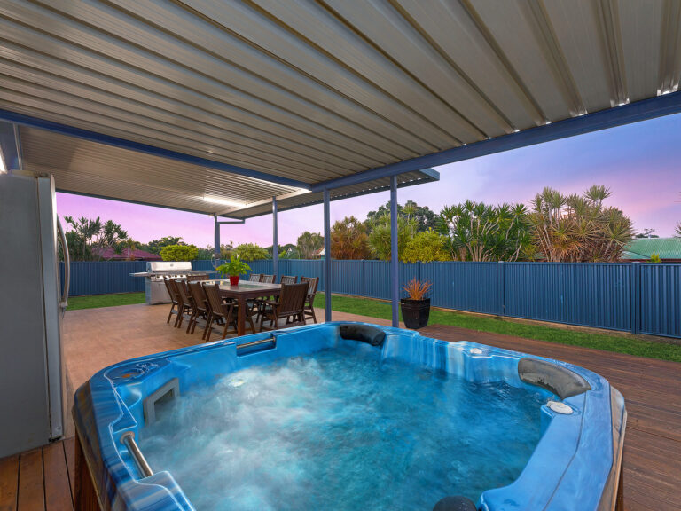 2 Diosma Close, Yamanto, QLD 4305