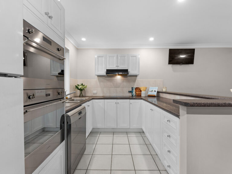 2 Diosma Close, Yamanto, QLD 4305