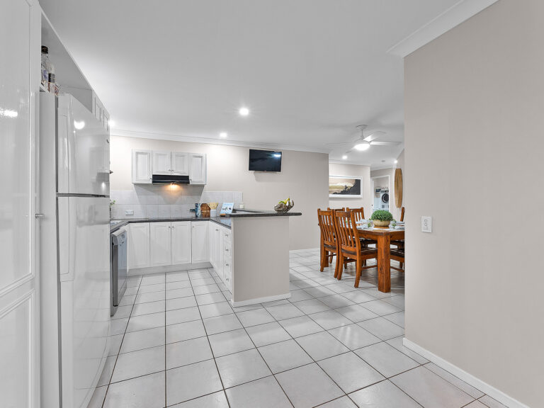 2 Diosma Close, Yamanto, QLD 4305