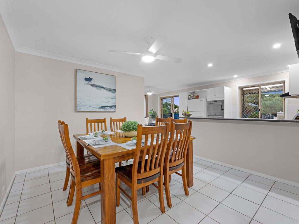 2 Diosma Close, Yamanto, QLD 4305