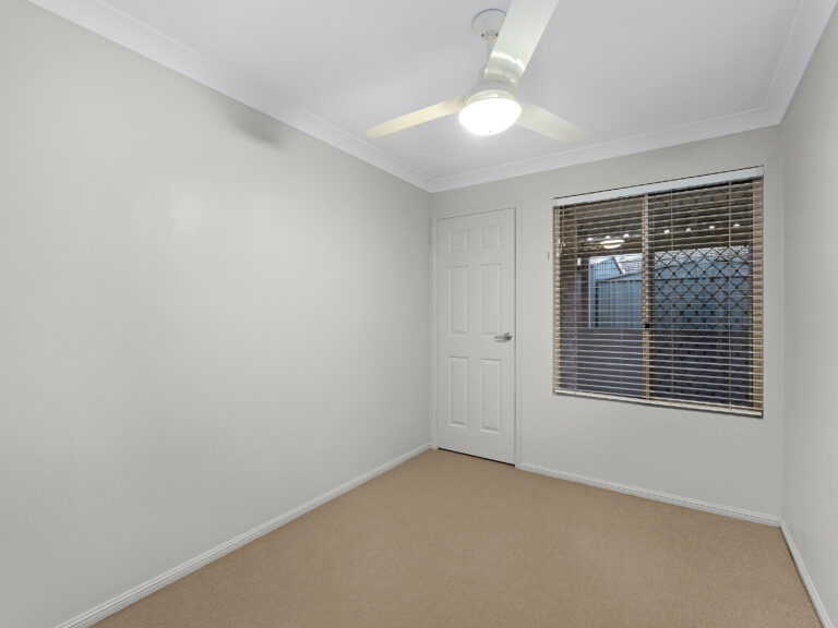 4 Pinkwood Court, Yamanto, QLD 4305