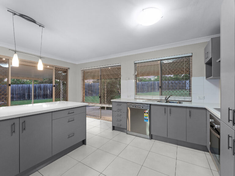 4 Pinkwood Court, Yamanto, QLD 4305