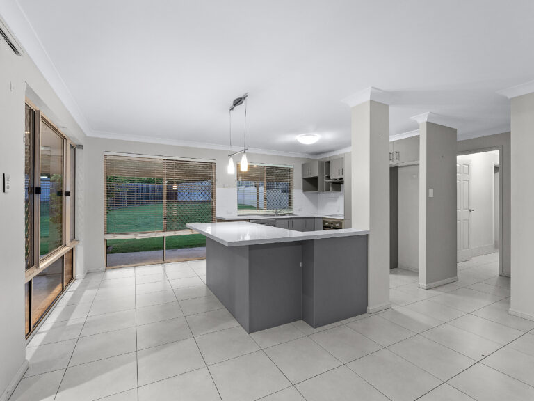 4 Pinkwood Court, Yamanto, QLD 4305