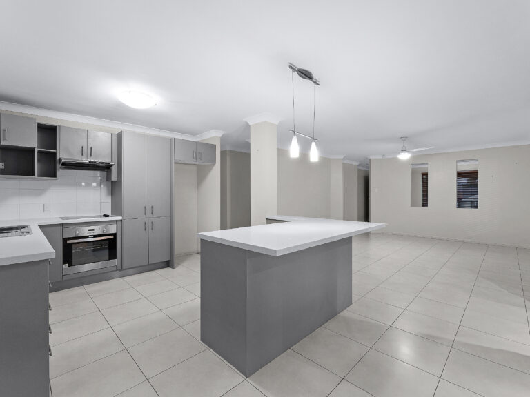 4 Pinkwood Court, Yamanto, QLD 4305