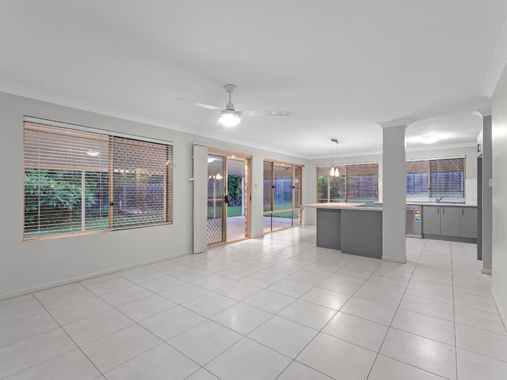4 Pinkwood Court, Yamanto, QLD 4305