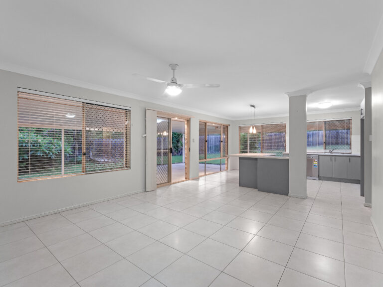 4 Pinkwood Court, Yamanto, QLD 4305