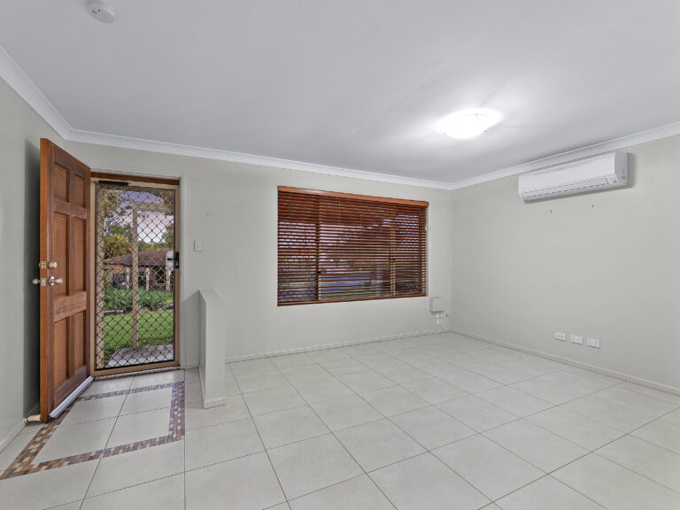 4 Pinkwood Court, Yamanto, QLD 4305