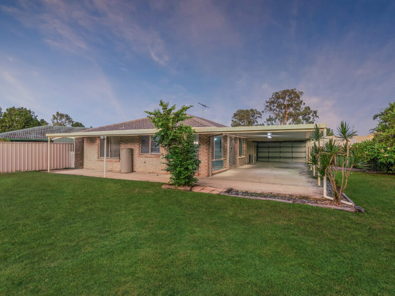 4 Pinkwood Court, Yamanto, QLD 4305