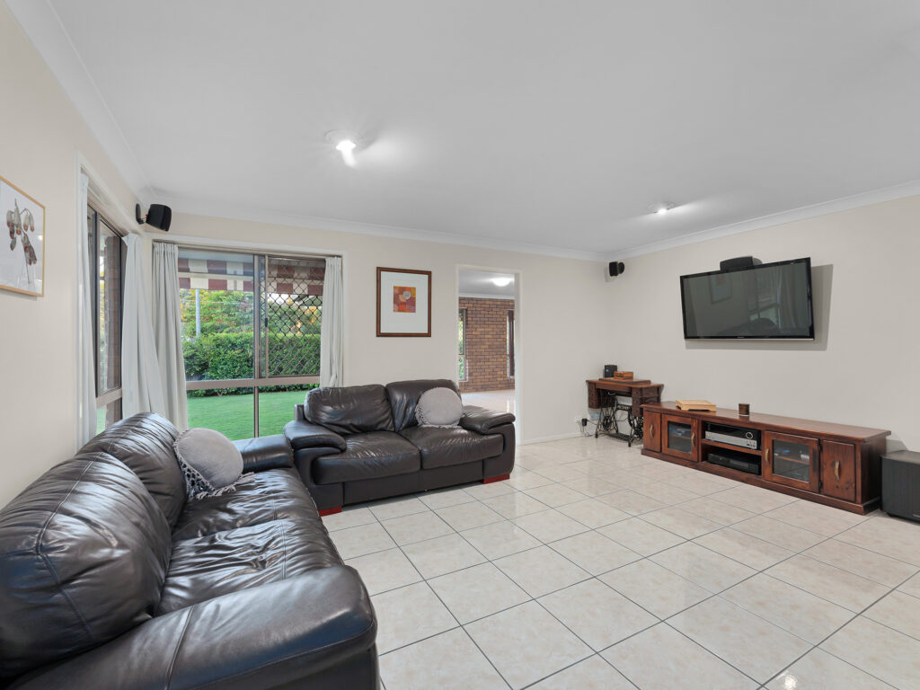 1 Cochrane Street, Camira, QLD 4300