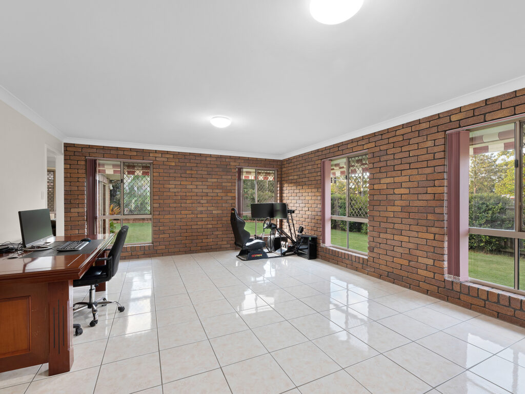 1 Cochrane Street, Camira, QLD 4300