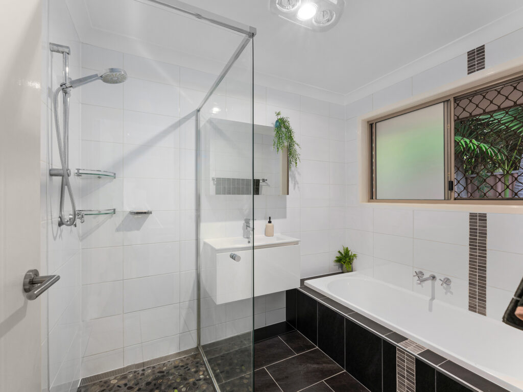 1 Cochrane Street, Camira, QLD 4300