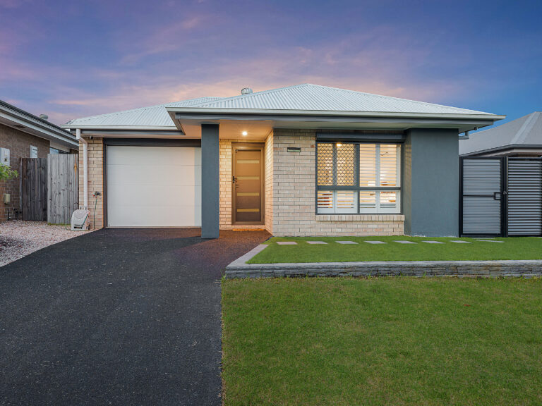15 Silky Oak Street, Ripley, QLD 4306