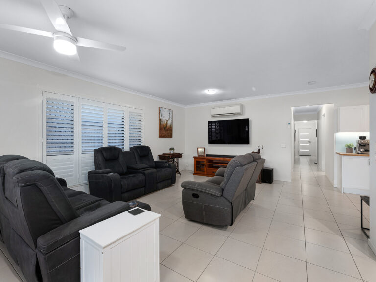 15 Silky Oak Street, Ripley, QLD 4306