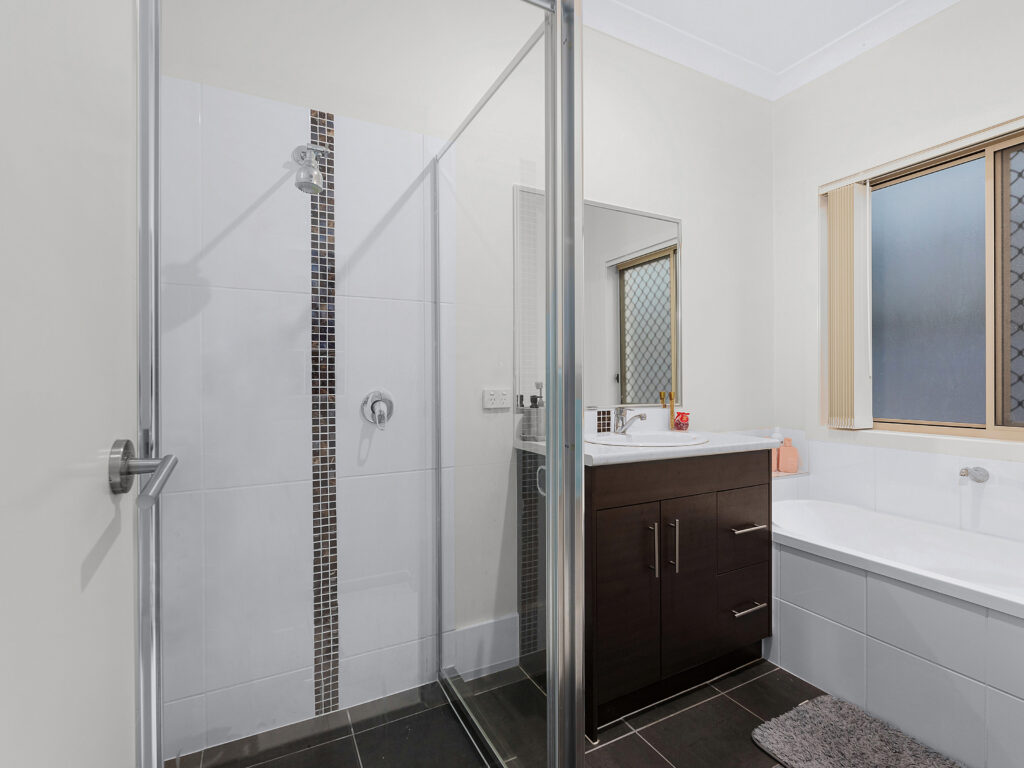 5 Gelu Court, Springfield Lakes, QLD 4300