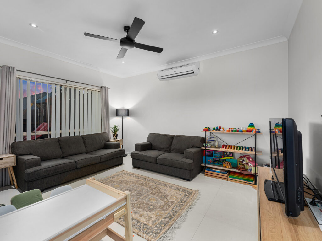5 Gelu Court, Springfield Lakes, QLD 4300