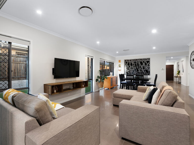 128 Parkway Avenue, South Ripley, QLD 4306