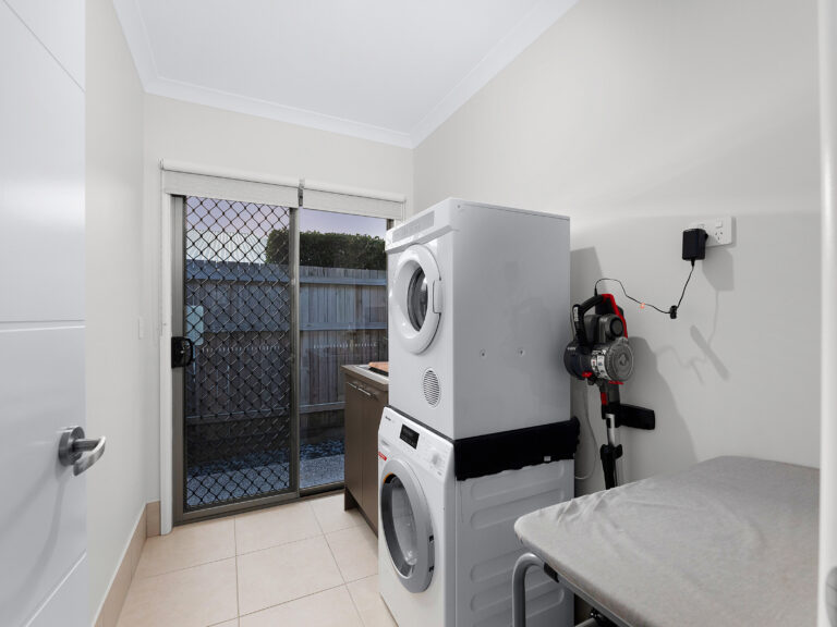 128 Parkway Avenue, South Ripley, QLD 4306
