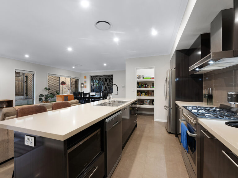 128 Parkway Avenue, South Ripley, QLD 4306