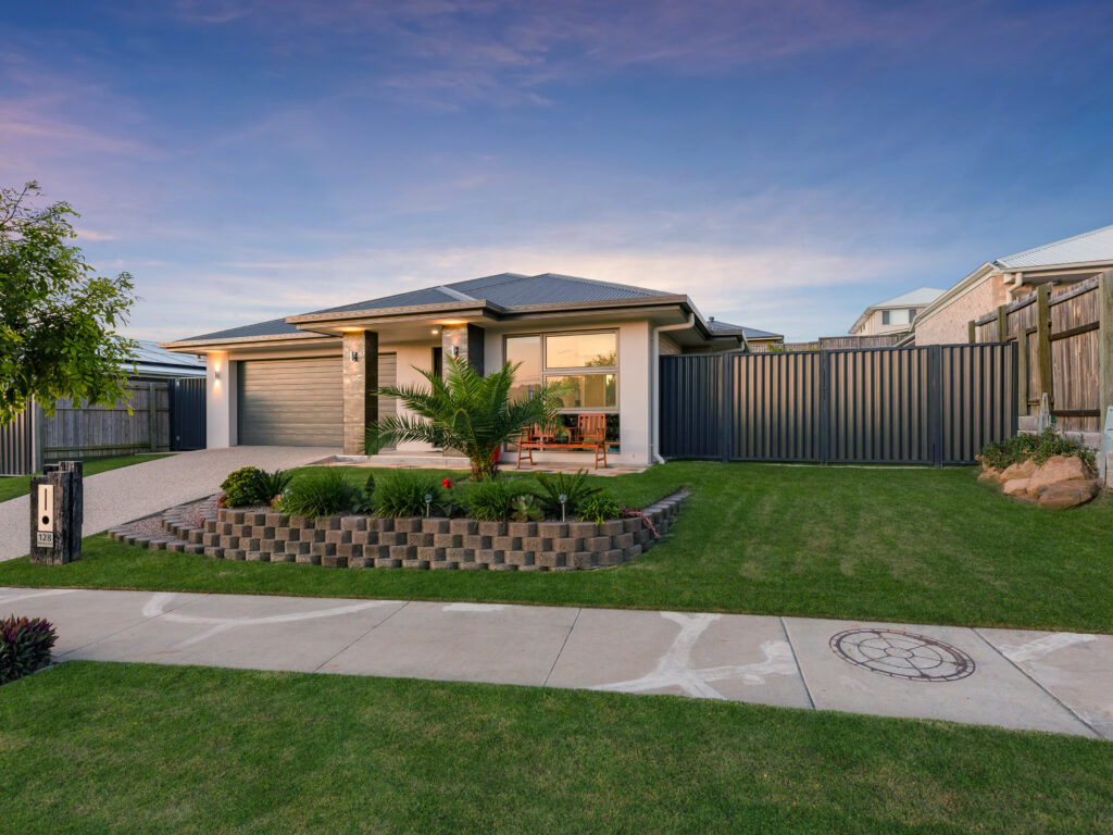 128 Parkway Avenue, South Ripley, QLD 4306