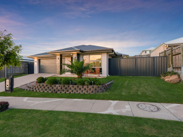 128 Parkway Avenue, South Ripley, QLD 4306