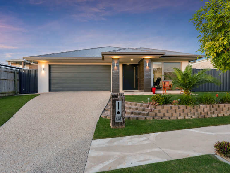 128 Parkway Avenue, South Ripley, QLD 4306