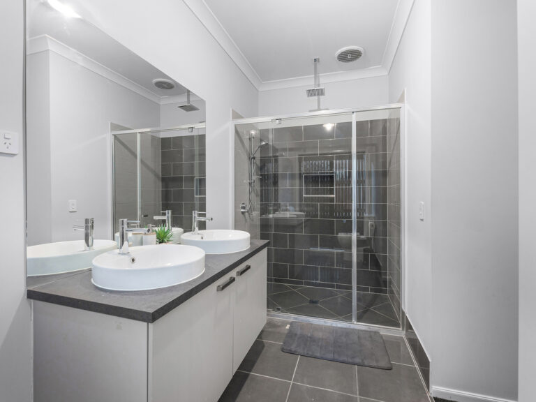 2 Waterfern Way, Ripley, QLD 4306