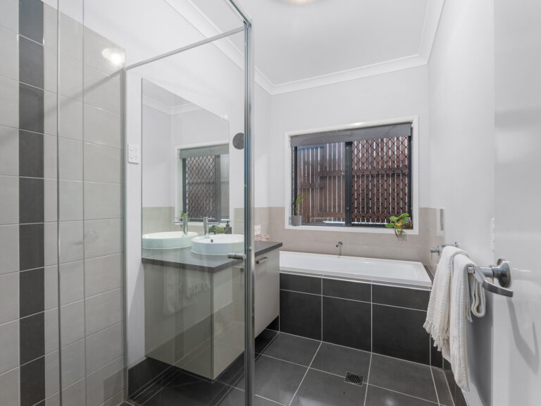 2 Waterfern Way, Ripley, QLD 4306