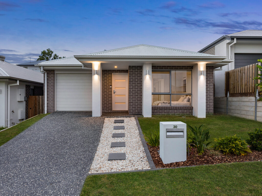 39 Cambridge Way, Ripley, QLD 4306