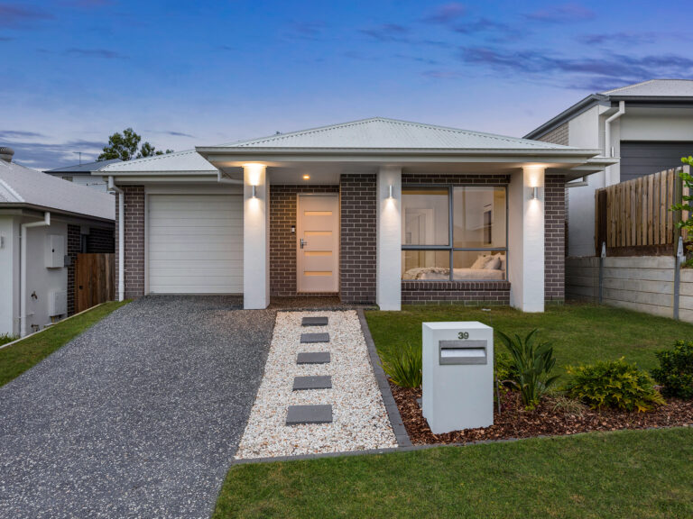 39 Cambridge Way, Ripley, QLD 4306