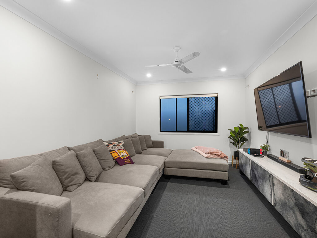 9 Heathcote Street, South Ripley, QLD 4306