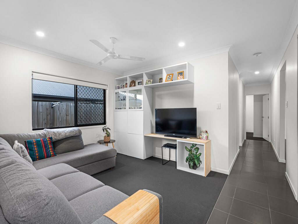 9 Heathcote Street, South Ripley, QLD 4306