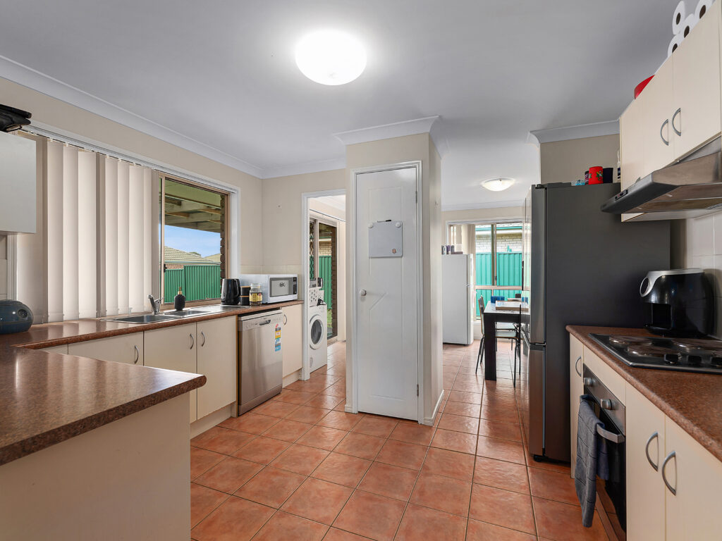 42 Banksia Drive, Raceview, QLD 4305