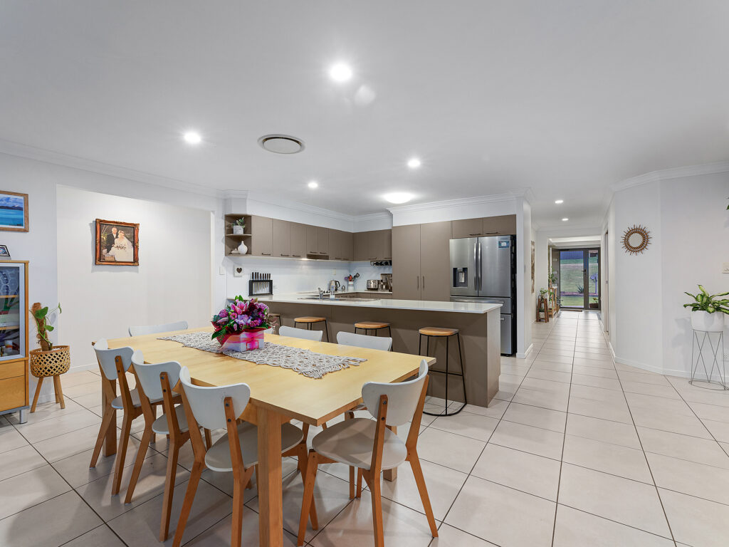 21 Lakeview Drive, Deebing Heights, QLD 4306