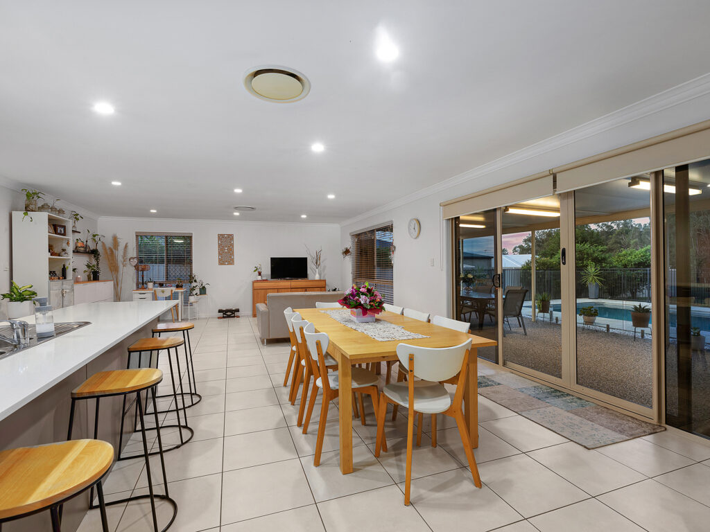 21 Lakeview Drive, Deebing Heights, QLD 4306