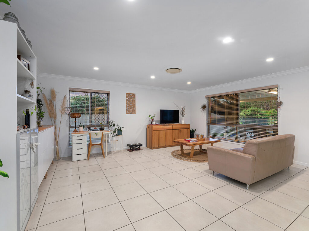 21 Lakeview Drive, Deebing Heights, QLD 4306