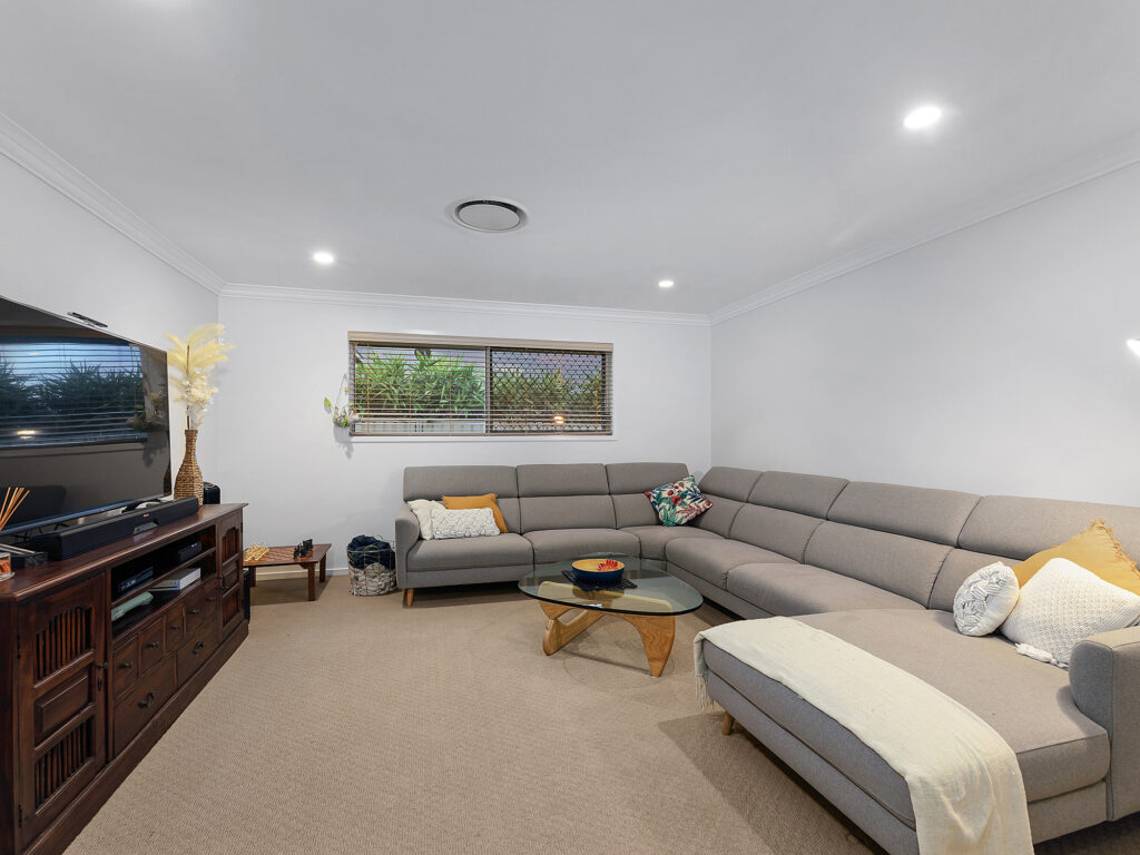 21 Lakeview Drive, Deebing Heights, QLD 4306