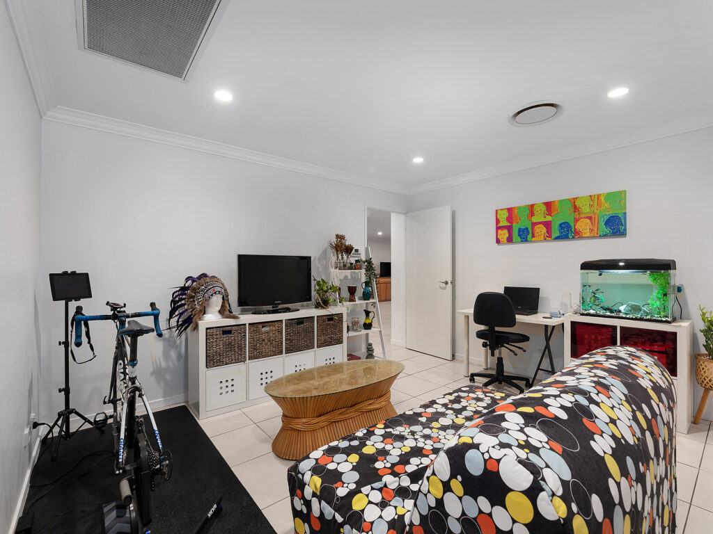 21 Lakeview Drive, Deebing Heights, QLD 4306