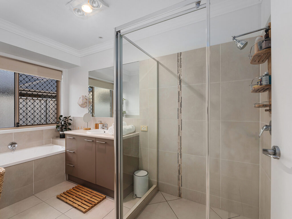21 Lakeview Drive, Deebing Heights, QLD 4306