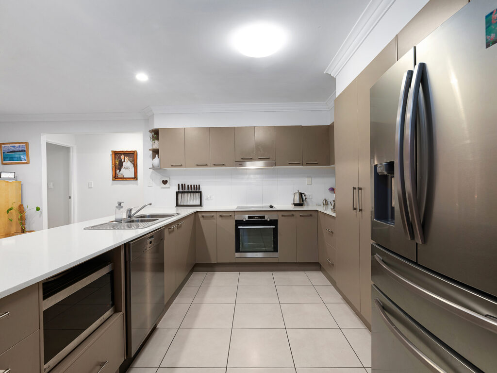 21 Lakeview Drive, Deebing Heights, QLD 4306