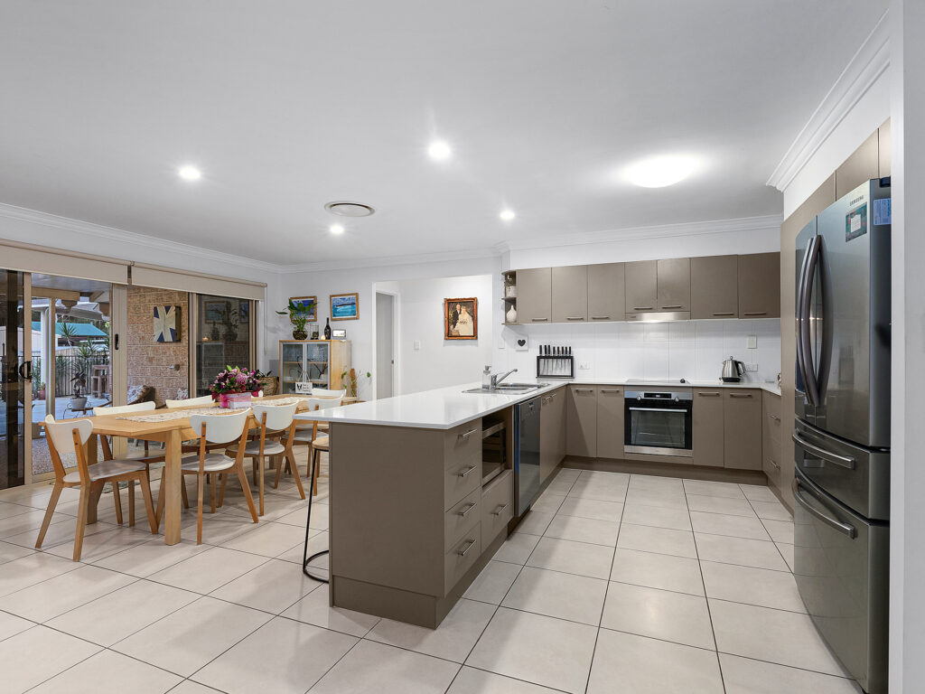 21 Lakeview Drive, Deebing Heights, QLD 4306