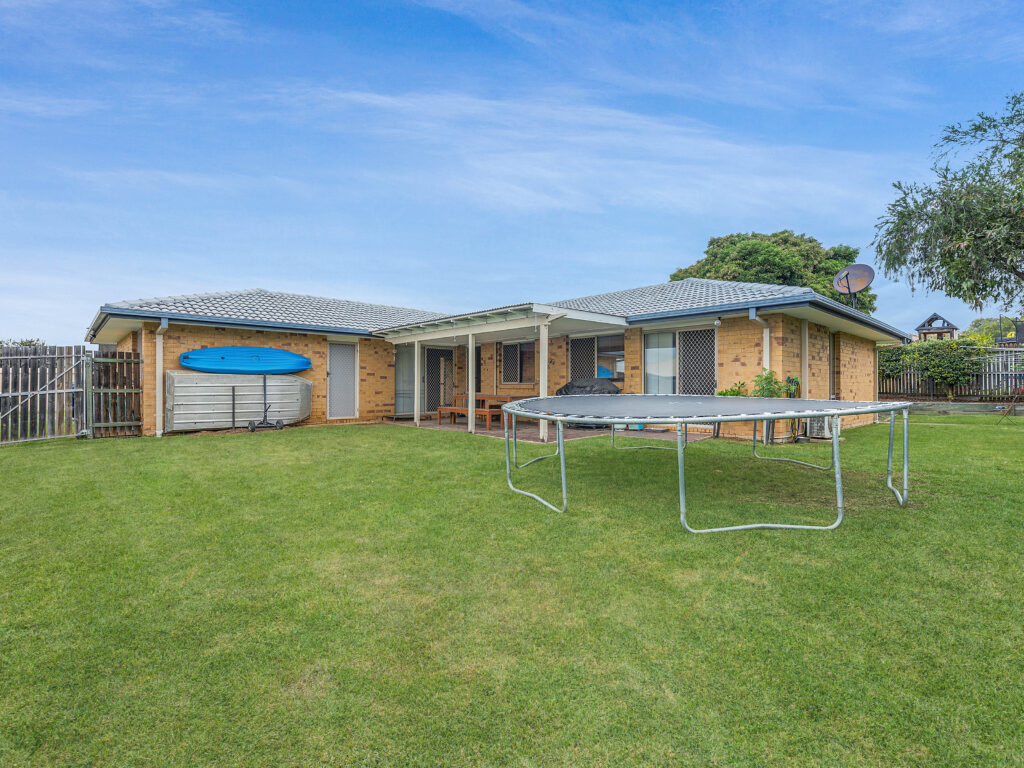 6 Diann Street, Flinders View, QLD 4305