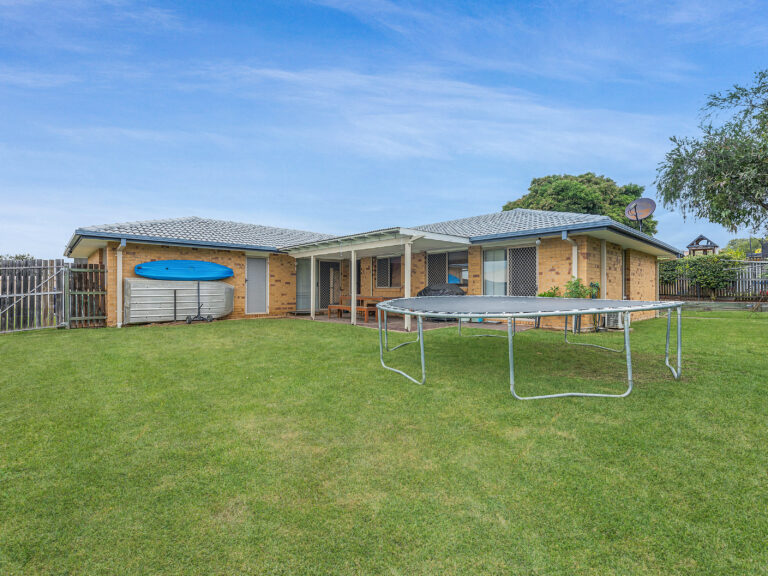 6 Diann Street, Flinders View, QLD 4305