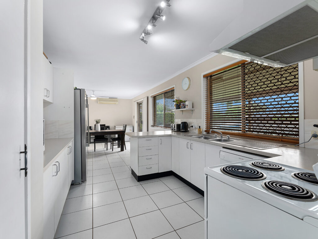6 Diann Street, Flinders View, QLD 4305