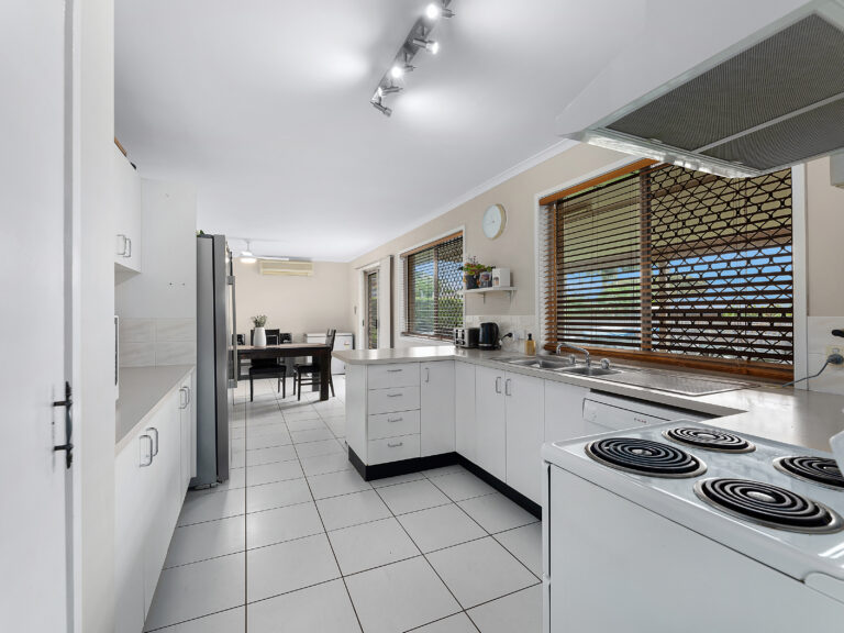 6 Diann Street, Flinders View, QLD 4305