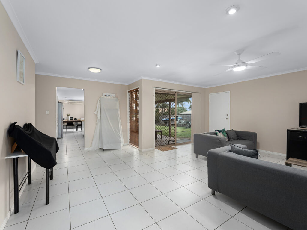 6 Diann Street, Flinders View, QLD 4305