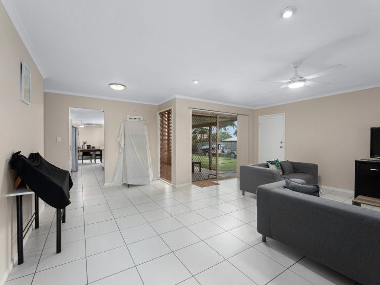 6 Diann Street, Flinders View, QLD 4305