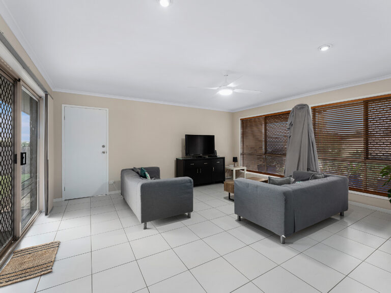 6 Diann Street, Flinders View, QLD 4305